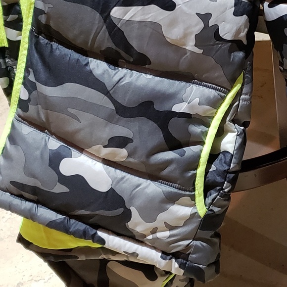 New Cammo Winter Coat - Youth Small to Medium - Picture 6 of 6